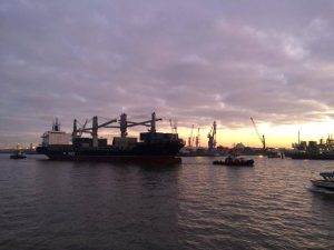 Containerschiffe im Hamburger Hafen