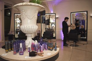 Haarwäsche mit den neuen GARD Produkten bei einem Münchner Luxus-Frisör sowie Haarstyling durch Boris Entrup inklusive exklusiver Styling Tipps