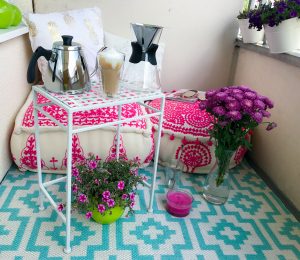 Wie du deinen Balkon kunterbunt bepflanzt, eine marokkanische Sitzecke einrichtest und deine Ruheoase dekorierst! Außerdem: Gewinnspiel - Kaffee-Set von Leonardo Vienna!